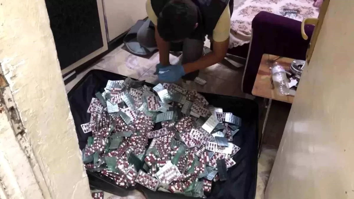 Adana'da 10 Bin Uyuşturucu Hap Ele Geçirildi