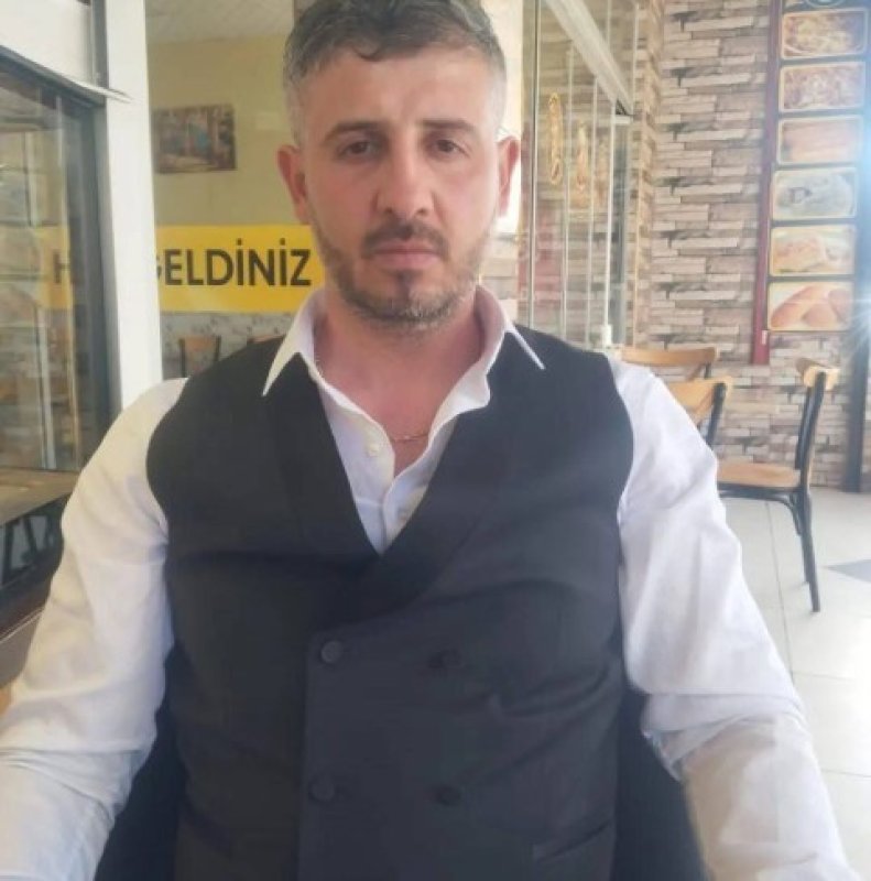 Kavgada boğazından bıçak darbesi alan adam hayatını kaybetti
